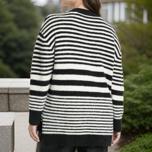 Fuzzy V-Neck Tunic Pullover Sweater - XXL - Picture 6 of 14